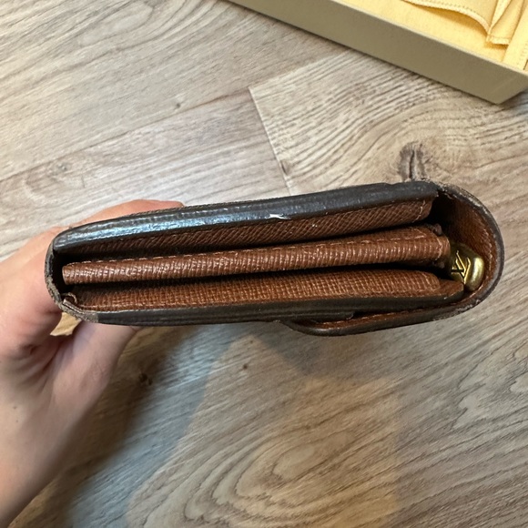 Louis Vuitton Sarah Wallet - Picture 3 of 12